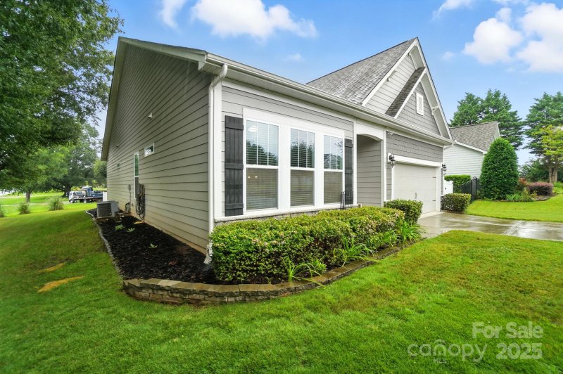 Property image 3 of 105 Wedge View Way in Larkin, Statesville, NC 28677