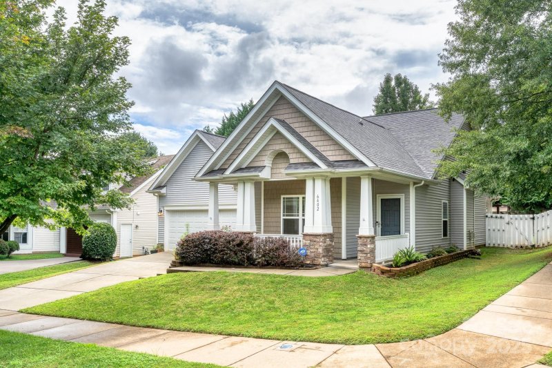 6402 Colonial Garden Drive