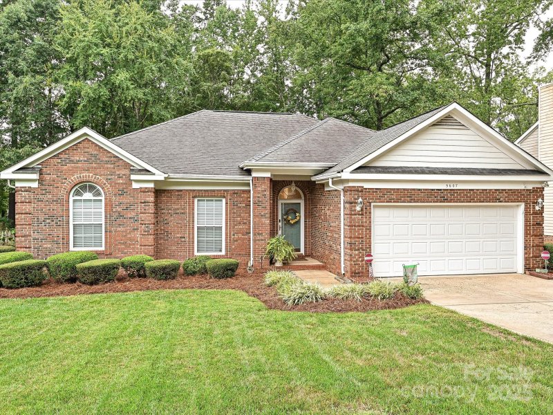 Oakdale Woods, Charlotte Community