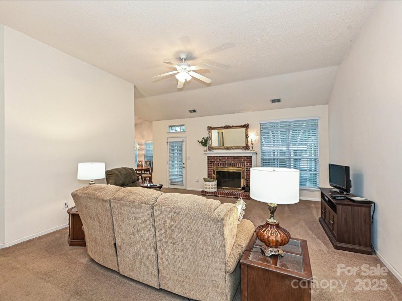 Property image 4 of 5607 Oak Drive in Oakdale Woods, Charlotte, NC 28216