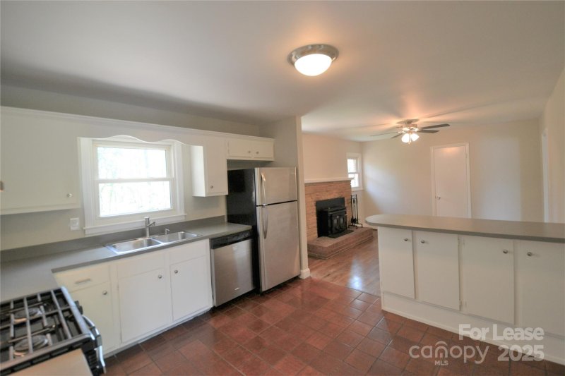 Property image 5 at 6128 Amity Place, Charlotte, NC 28212