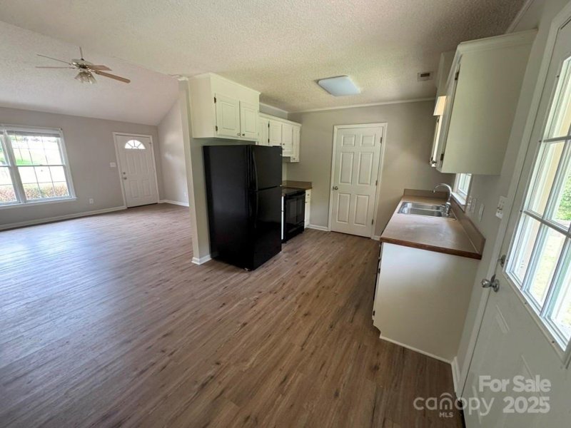 Property image 3 of 516 Basswood Way in Hickory Creek, Gastonia, NC 28052