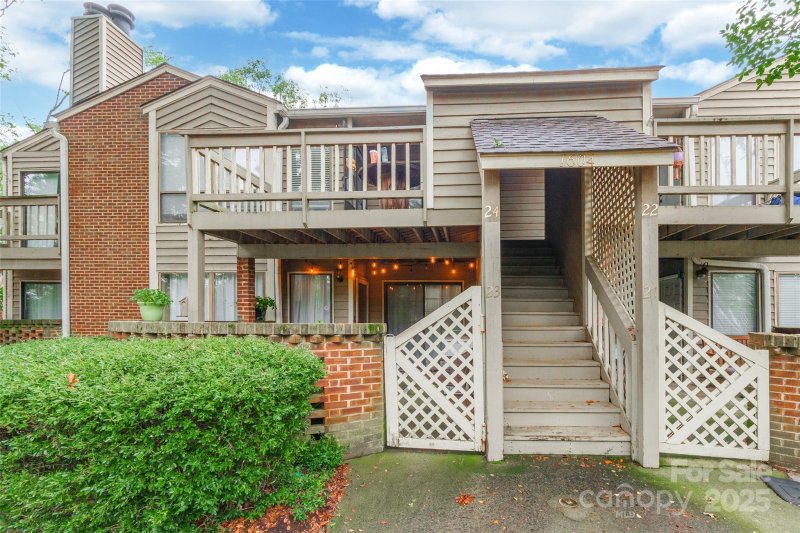 Property image 2 of 1604 Sharon Road in Sharon Place, Charlotte, NC 28210