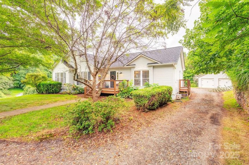 Property image 2 of 215 Green Meadow Lane in Dogwood Heights, Mars Hill, NC 28754