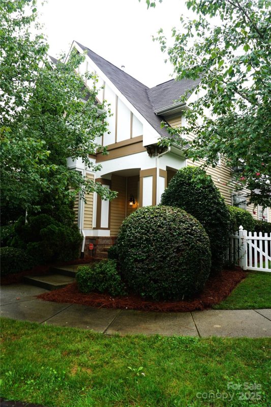 Property image 3 of 13704 Aldenbrook Drive in Monteith Place, Huntersville, NC 28078