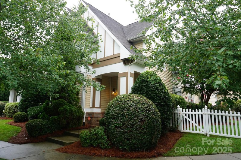 Property image 4 of 13704 Aldenbrook Drive in Monteith Place, Huntersville, NC 28078