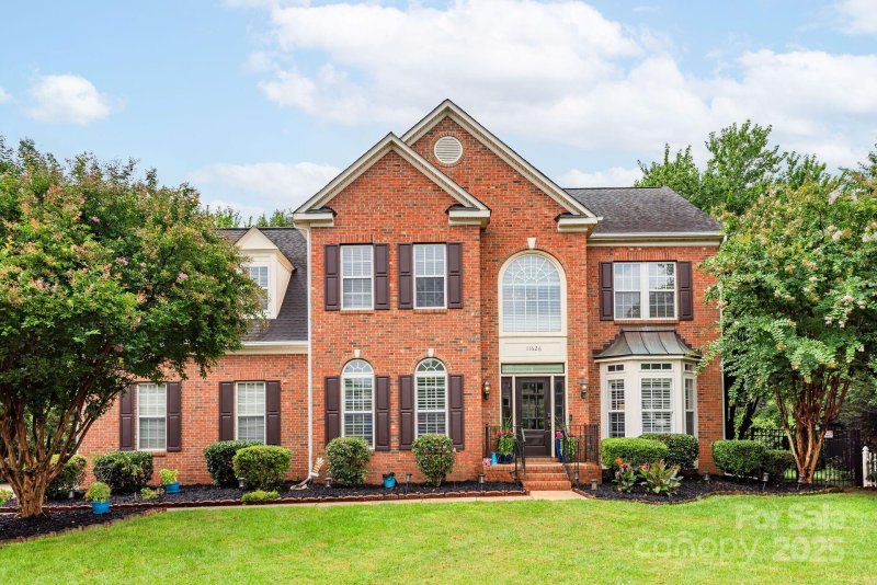 Mitchell Glen, Charlotte Community