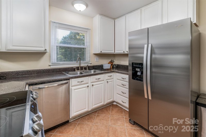 Property image 3 of 5111 Coronado Drive in Coventry Woods, Charlotte, NC 28212