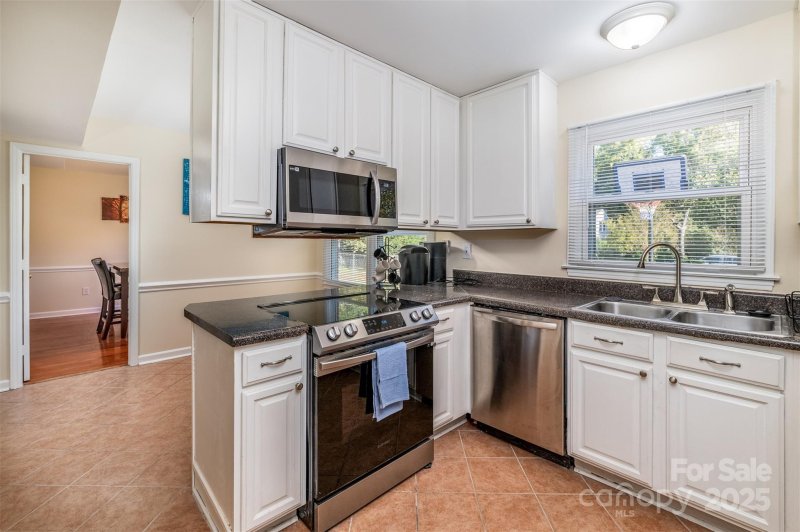 Property image 4 of 5111 Coronado Drive in Coventry Woods, Charlotte, NC 28212