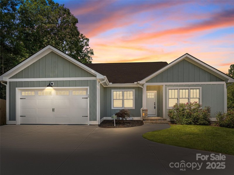 Olde Oak, Hendersonville Community