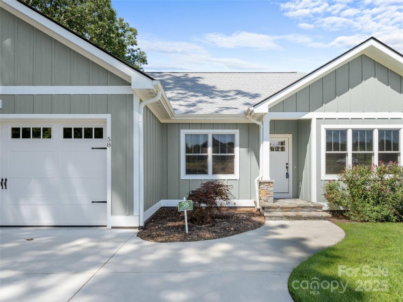 Property image 4 of 58 Olde Oak Lane in Olde Oak, Hendersonville, NC 28792