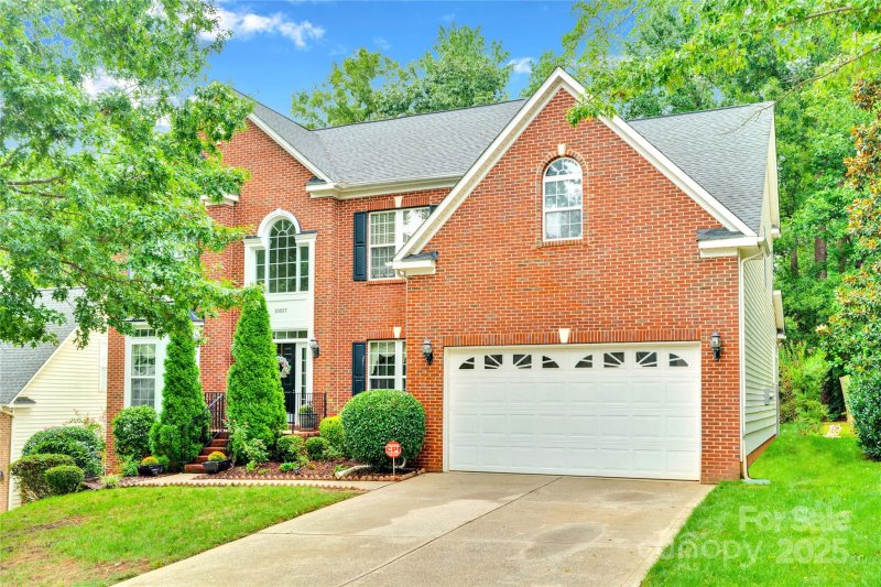 Kenilworth, Charlotte Community