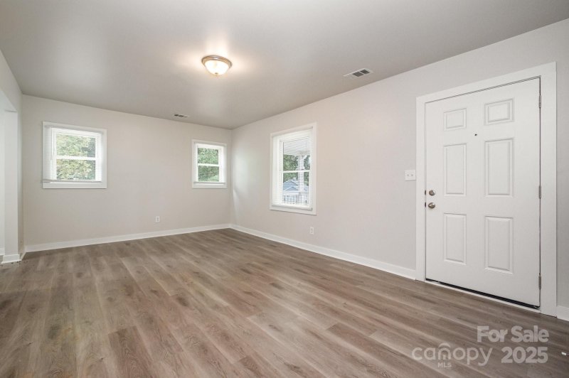 Property image 3 of 2000 Camp Greene Street in Marsh Estates, Charlotte, NC 28208