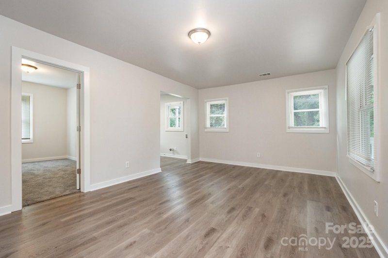 Property image 4 of 2000 Camp Greene Street in Marsh Estates, Charlotte, NC 28208