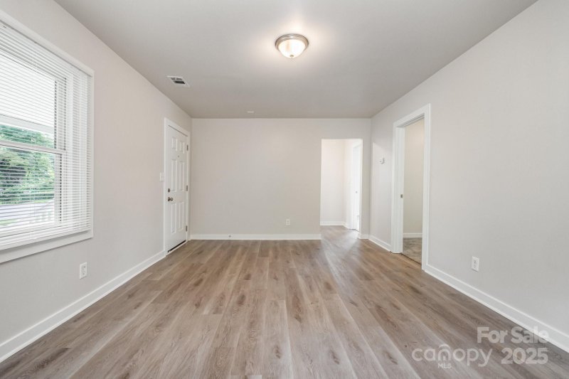 Property image 5 of 2000 Camp Greene Street in Marsh Estates, Charlotte, NC 28208