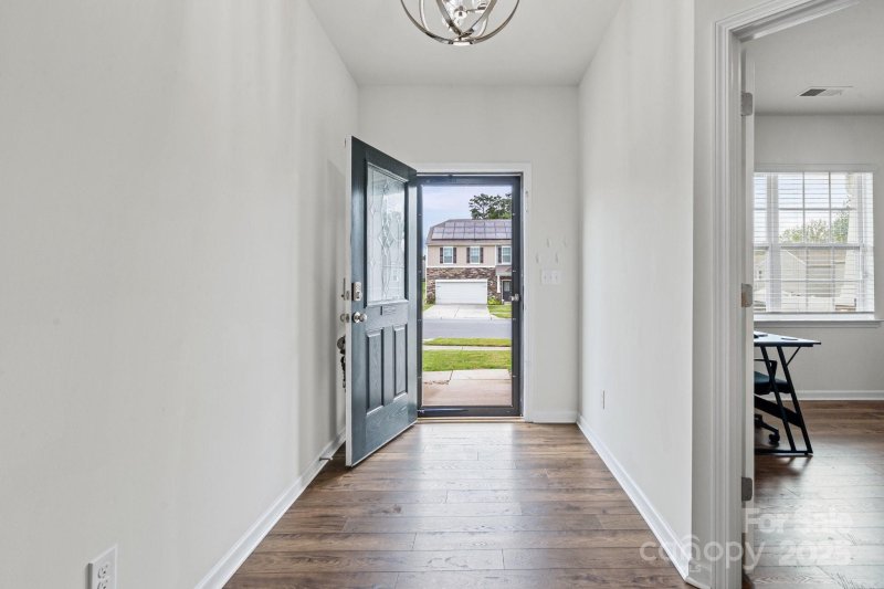 Property image 4 of 919 Rock Haven Drive in Sutton Farms, Charlotte, NC 28216