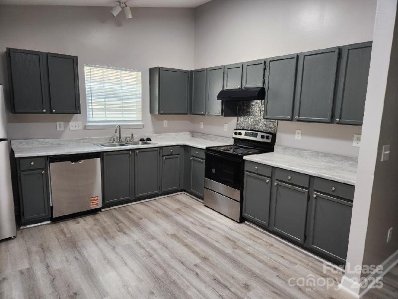 Property image 4 at 6805 Ebara Lane, Charlotte, NC 28213