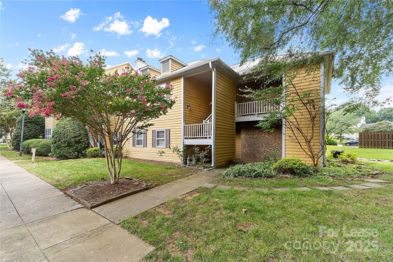 Property image 3 of 3224 Selwyn Farms Lane in Hunters Run, Charlotte, NC 28209