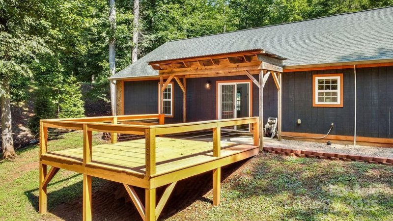 Property image 2 of 872 Hayes Road in Shamrock Forest, Columbus, NC 28722