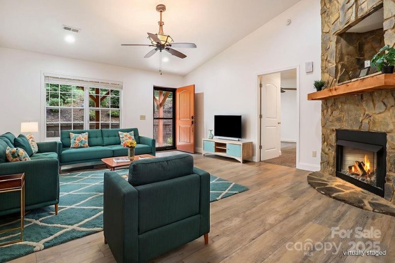 Property image 3 of 872 Hayes Road in Shamrock Forest, Columbus, NC 28722