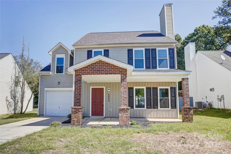 Linda Vista Village, Charlotte Community