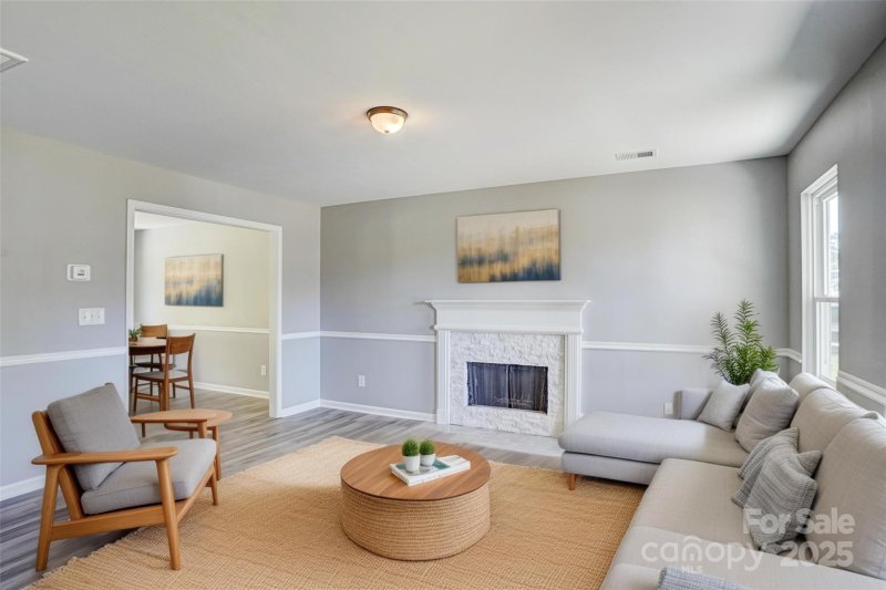 Property image 2 of 6008 Linda Vista Lane in Linda Vista Village, Charlotte, NC 28216