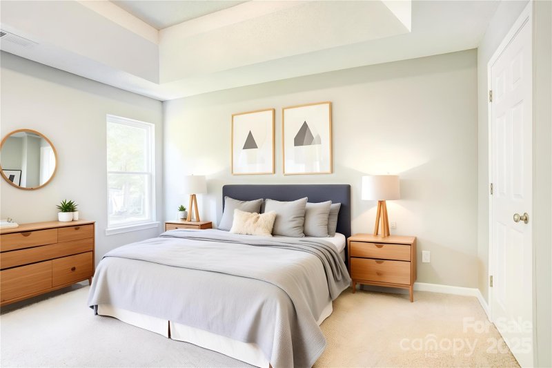 Property image 4 of 6008 Linda Vista Lane in Linda Vista Village, Charlotte, NC 28216