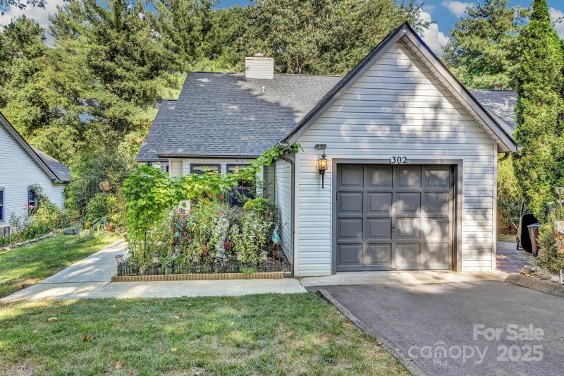 Property image 2 at 302 Oak Place, Asheville, NC 28803