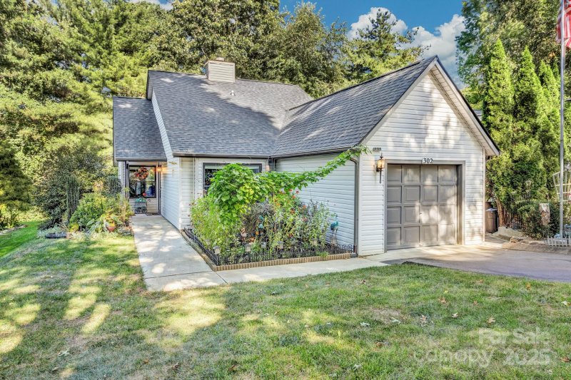 Property image 3 at 302 Oak Place, Asheville, NC 28803