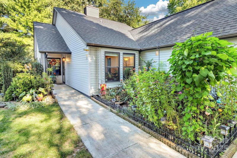 Property image 5 at 302 Oak Place, Asheville, NC 28803