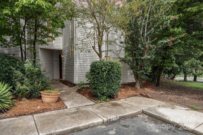 Property image 2 at 7800 Hummingbird Lane, Charlotte, NC 28212