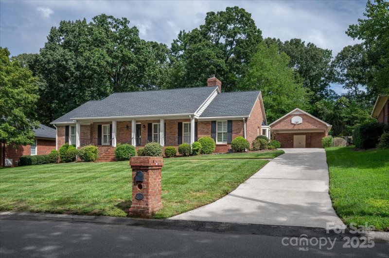 Property image 2 at 1039 Shadowbrook Lane, Charlotte, NC 28211