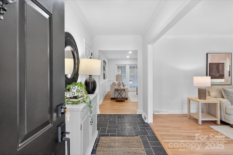 Property image 4 at 1039 Shadowbrook Lane, Charlotte, NC 28211