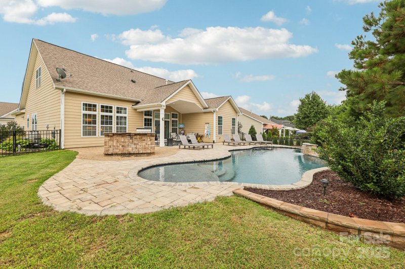 209 Hunters Hill Drive