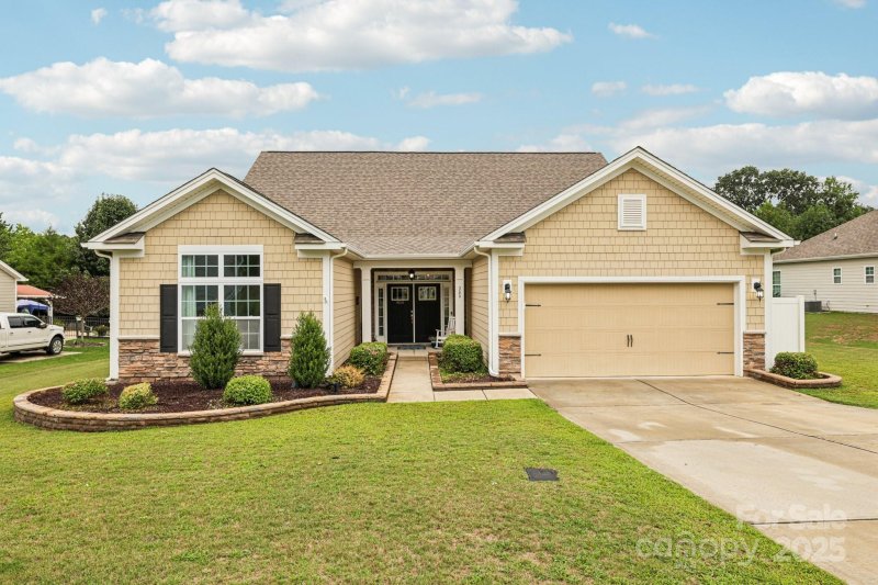 Property image 2 at 209 Hunters Hill Drive, Statesville, NC 28677