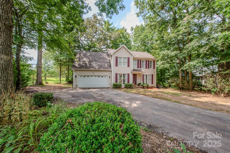 Property image 3 of 303 Theron Court in Holcombe Woods, Candler, NC 28715