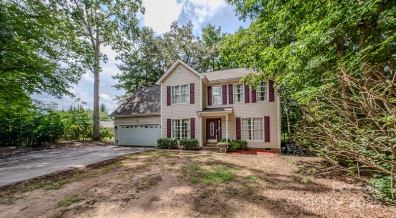 Property image 4 of 303 Theron Court in Holcombe Woods, Candler, NC 28715