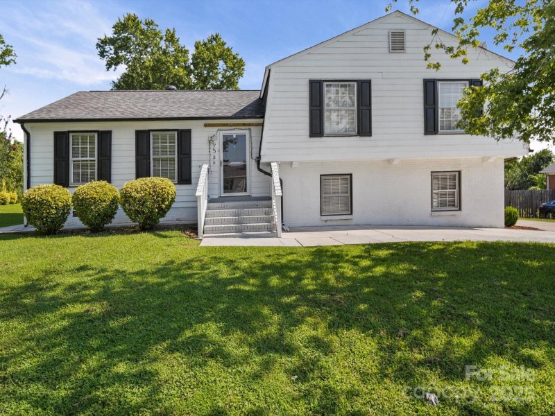 Idlewild, Charlotte Community