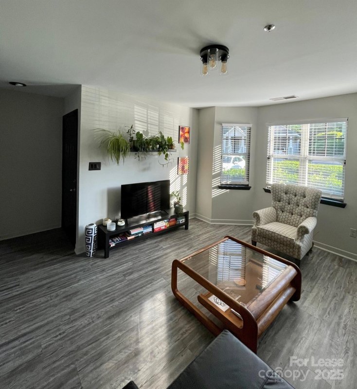 Property image 3 at 525 Olmsted Park Place, Charlotte, NC 28203