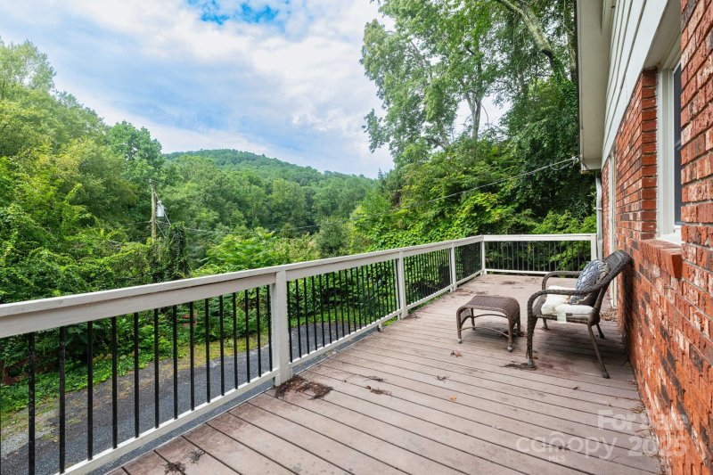 Property image 2 of 936 Toxaway Drive in Indian Hill, Hendersonville, NC 28791