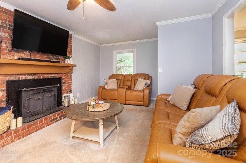 Property image 5 of 936 Toxaway Drive in Indian Hill, Hendersonville, NC 28791