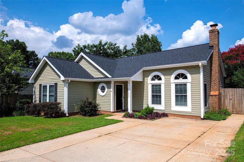 Woodside Village, Pineville Community