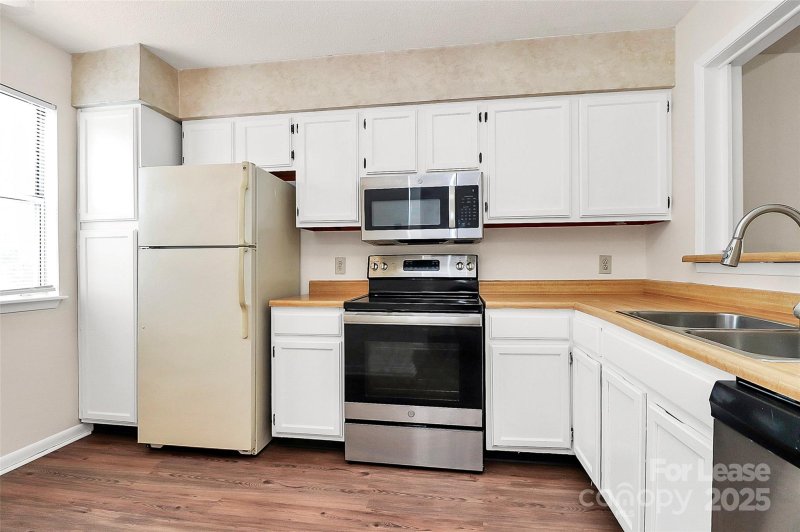 Property image 2 at 6040 Heath Valley Road, Charlotte, NC 28210