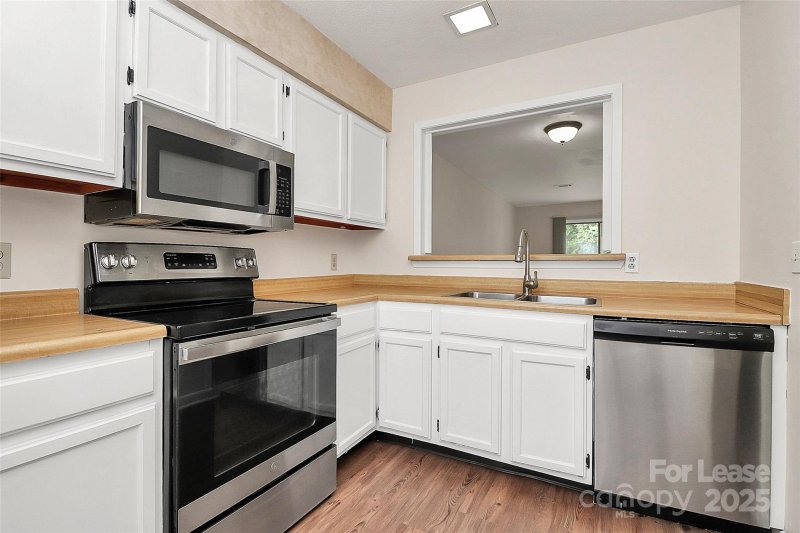 Property image 3 at 6040 Heath Valley Road, Charlotte, NC 28210