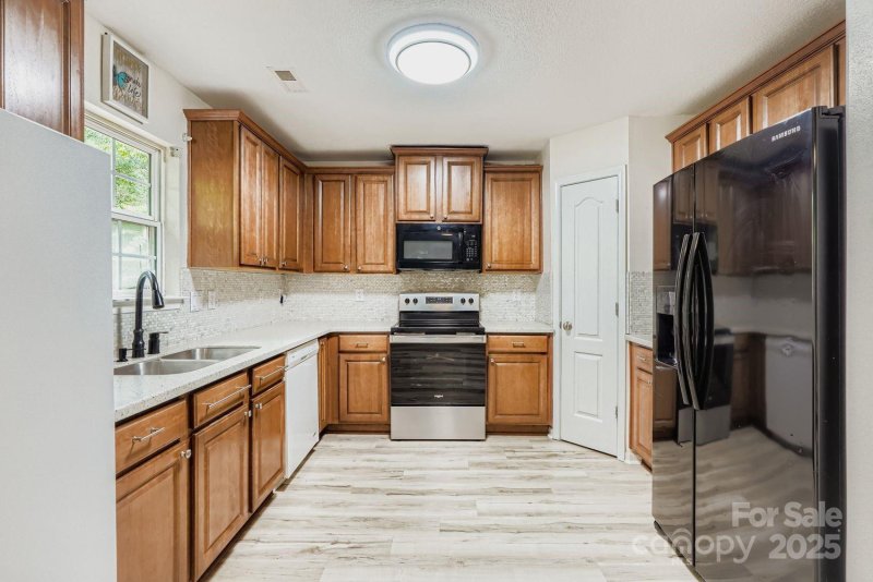 Property image 3 at 10605 Turkey Point Drive, Charlotte, NC 28214