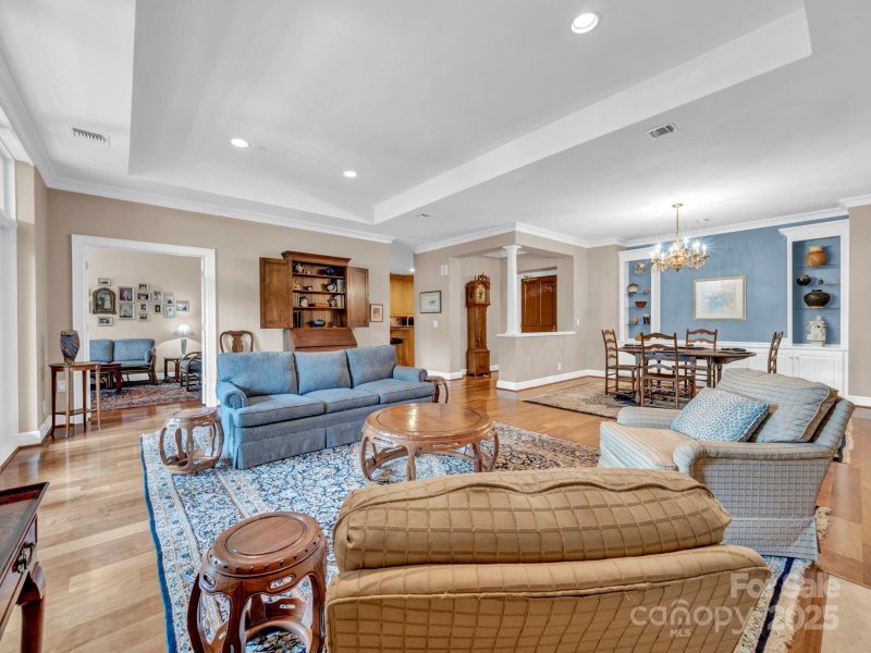 Property image 4 of 526 N Church Street in Chapel Watch, Charlotte, NC 28202