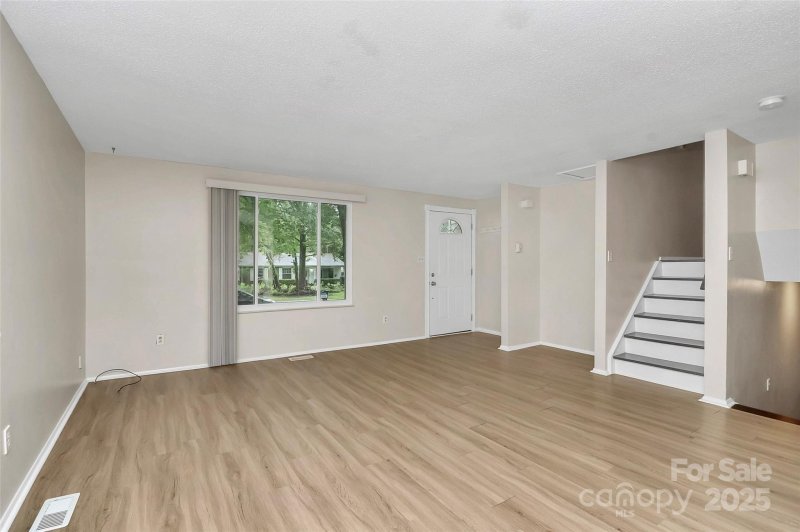 Property image 4 of 6230 Holly Knoll Drive in Holly Hills, Charlotte, NC 28227