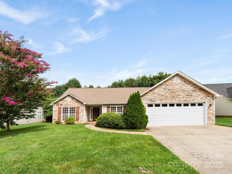 Cottages at Livingston Farms, Fletcher Community