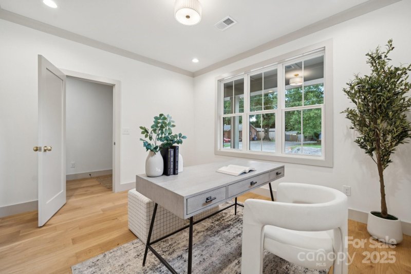 Property image 4 at 3923 Tresevant Avenue, Charlotte, NC 28208