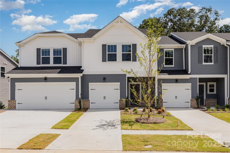 Property image 2 of 4135 Summit Woods Drive in Galloway Ridge, Charlotte, NC 28216